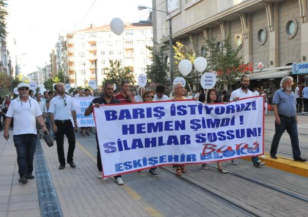 Barış yürüyüşünde Erdoğan'a hakaret ettikleri öne sürülen 6 kişi gözaltına alındı