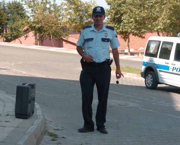 Bayramiç'te şüpheli çanta paniğe neden oldu