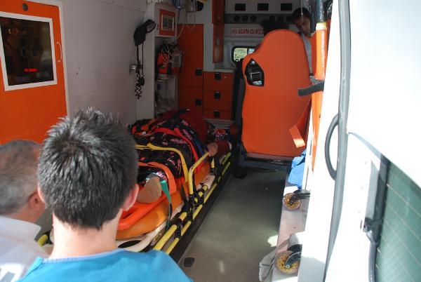 Otomobil bariyerlere çarptı: 3'ü çocuk 7 yaralı