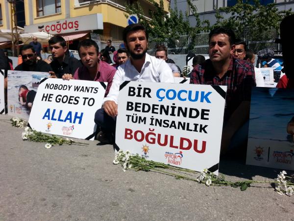 Ak Parti Ankara İl Gençlik Kolları'ndan BM temsilciliği önünde sessiz eylem