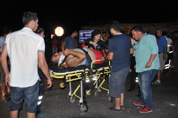 Alkollü sürücü istinat duvarına çarptı: 2 yaralı