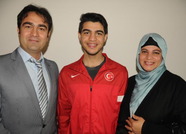 Tekvando şampiyonu aile üniversiteli oldu