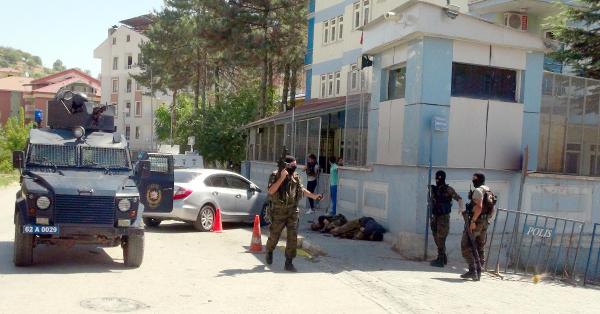 Tunceli'de PKK polis merkezine saldırdı: 2 terörist ölü (2)