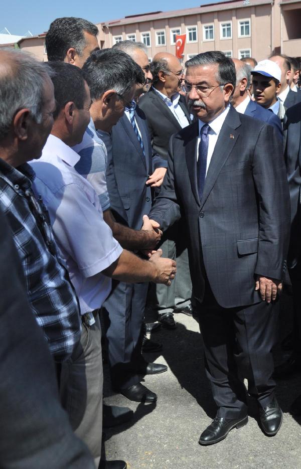 TBMM Başkanı Yılmaz, Sivas'ta tarım fuarı açtı