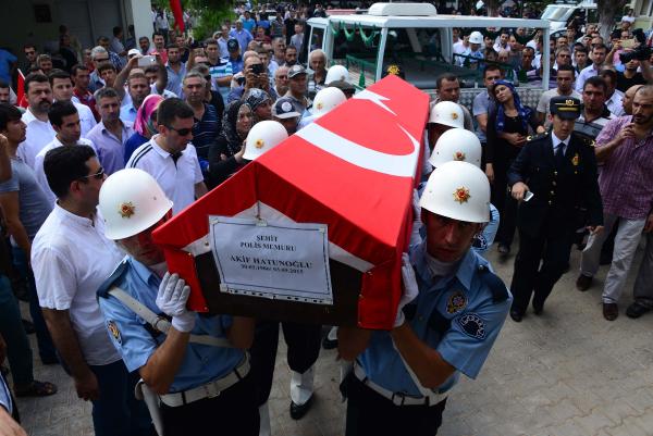 Şehit polis Akif Hatunoğlu son yolculuğuna uğurlandı