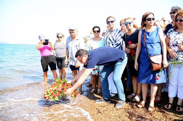 In Pictures: Cloves, wreaths left where Aylan Kurdi washed ashore