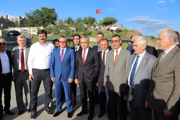 Bakan Topçu'ya memleketinde coşkulu karşılama