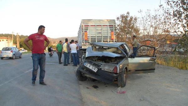 Otomobil park halindeki TIR'a çarptı: 1 yaralı