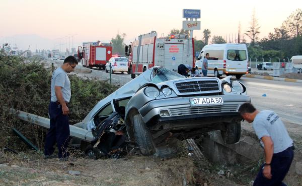 Köpeğe çarpmamak için canından oldu