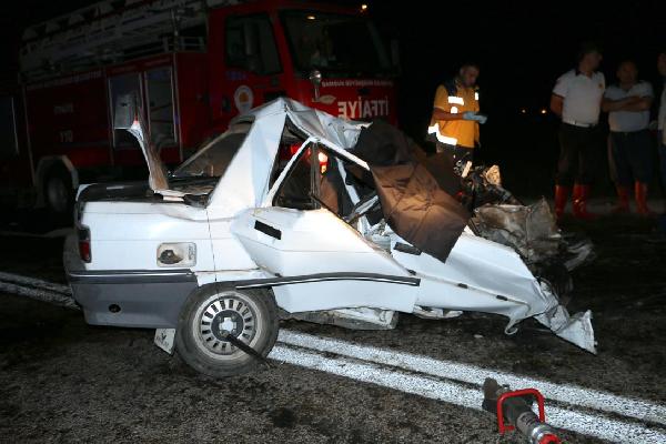 Samsun'da TIR ile otomobil çarpıştı: 2 ölü, 1 yaralı