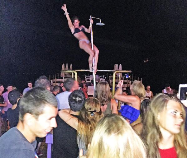 Marmaris'te gece ve gündüz eğlence hız kesmiyor