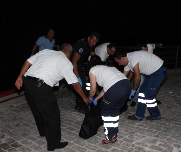 Falezlerden ölüme atladı