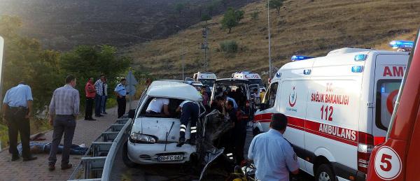 Kayseri’de iki minibüs çarpıştı: 15 yaralı