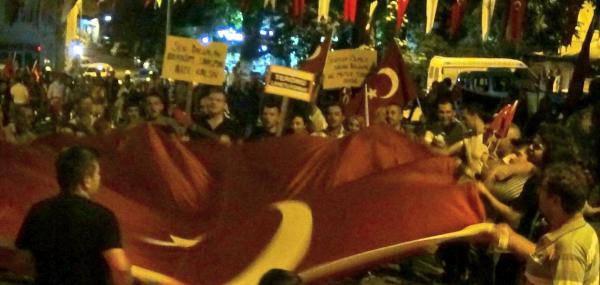 Simavlılar teröre tepki için yürüdü