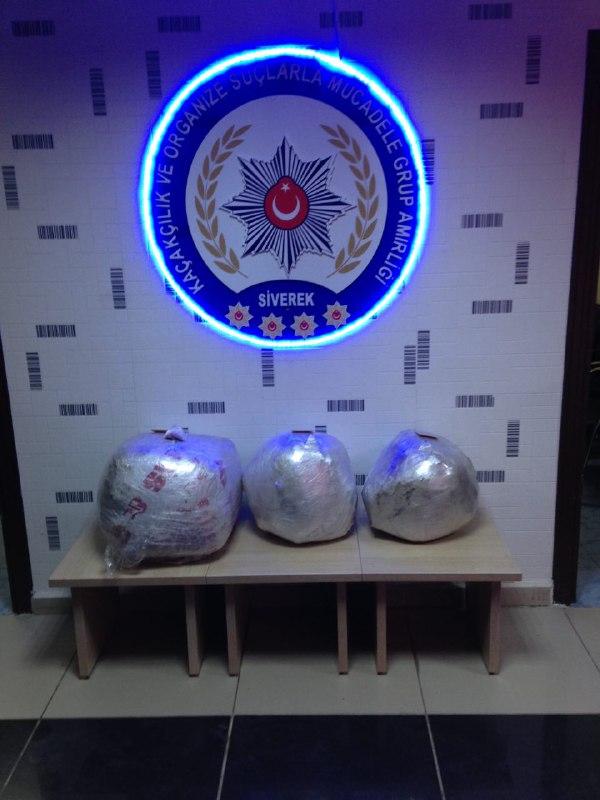 Siverek’te otomobilde esrara 3 gözaltı