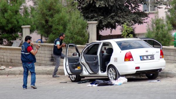 Mardin'de şüpheli otomobil polisi alarma geçirdi