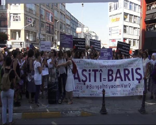 Kadınlardan tefli, zilli "Barış" eylemi