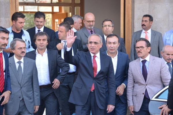 Bakan Topçu'dan Tuğrul Türkeş değerlendirmesi: İhraç edilmesi ibretlik bir olaydır