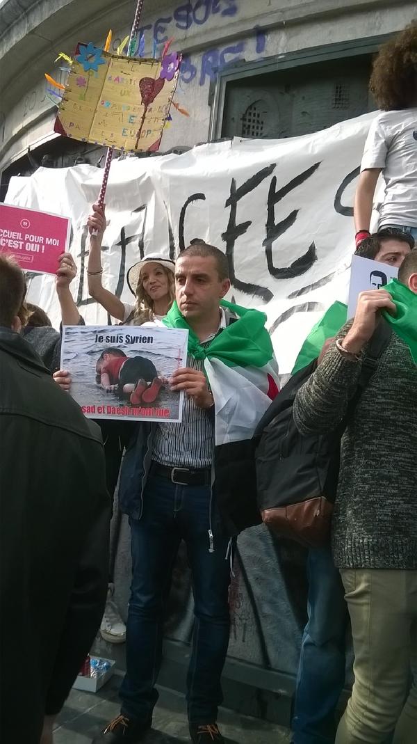 Paris’te binlerce kişi mültecilere destek için toplandı