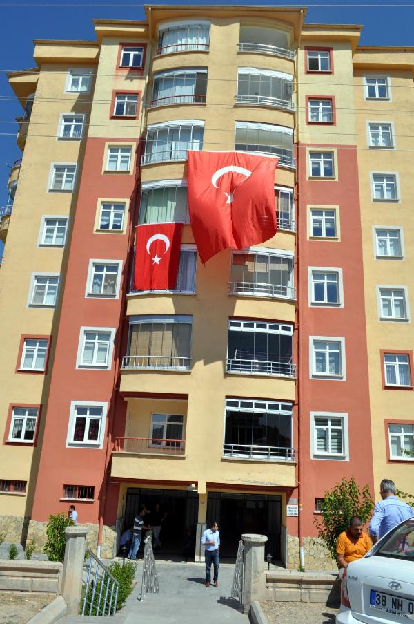 Şehit polis Ersoy'un, Kayseri’deki baba evine ateş düştü