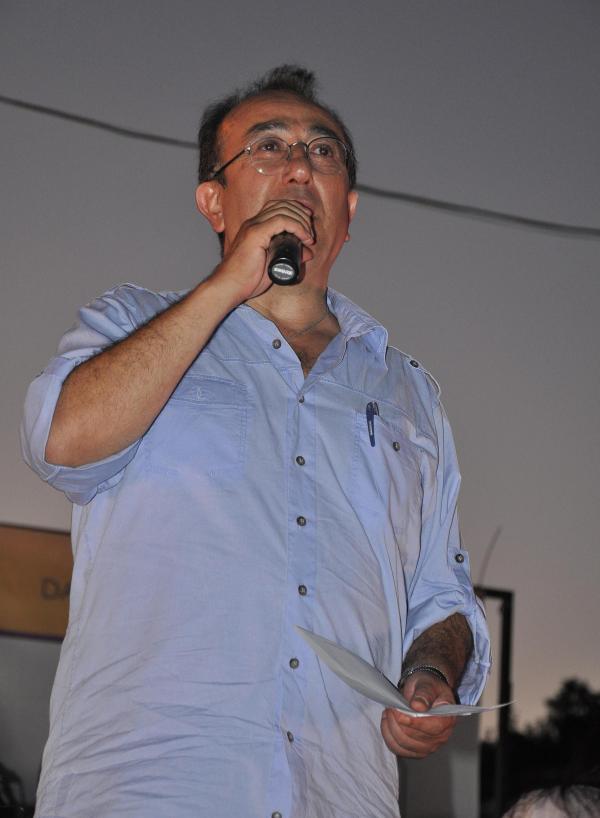 Köyde, 'kraliçe' eliyle şenlik