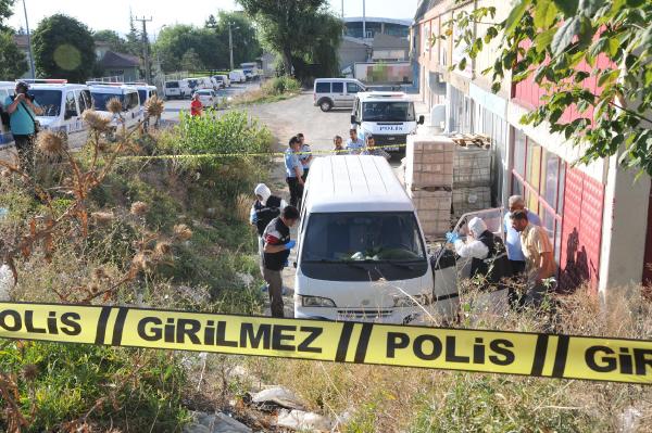 Minibüste 4 kurşunla öldürüldü