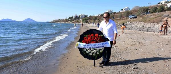 Minik Aylan'ın can verdiği yere çelenk bırakıldı