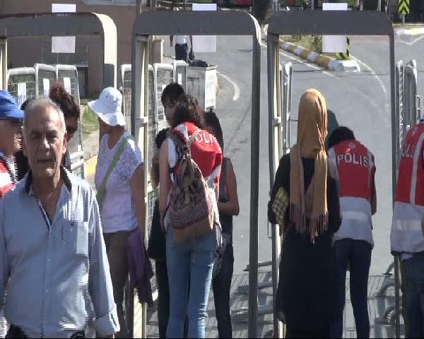 Bakırköy Halk Pazarı'da 'barış mitingi' düzenleniyor (1)