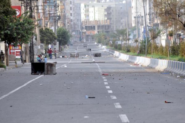 Sokağa çıkma yasağının sürdüğü Cizre'de çatışmalar bitmedi(2)