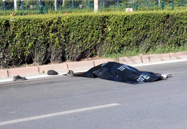 Otomobilin altında can verdi