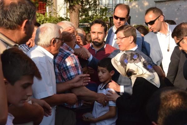 Başbakan, şehit ailelerini ziyaret etti