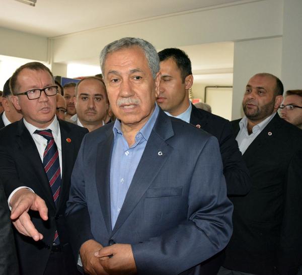 Arınç: Melek İpek bir iyilik meleğidir, bugün olsa yine elini öperim