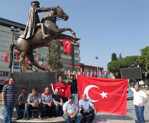 CHP'li başkandan şehitler için oturma eylemi