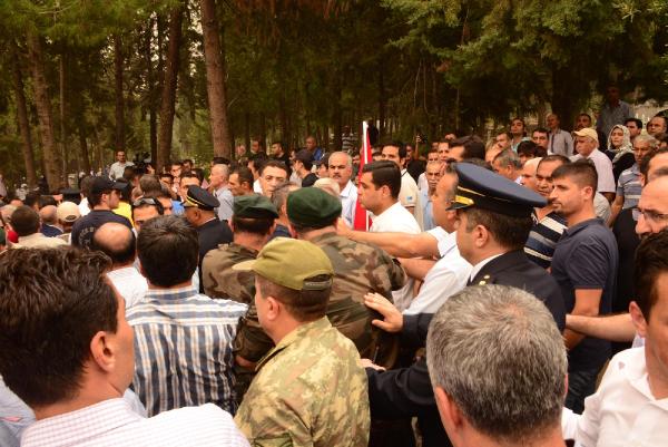 Şehit polis Turanlı'nın annesi: Oğlum merhametliydi, yoksul suçluya botunu verdi (2)