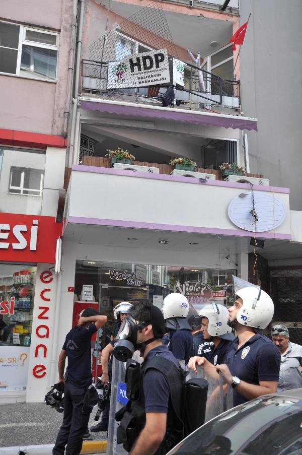 Balıkesir'de HDP binasına saldırı