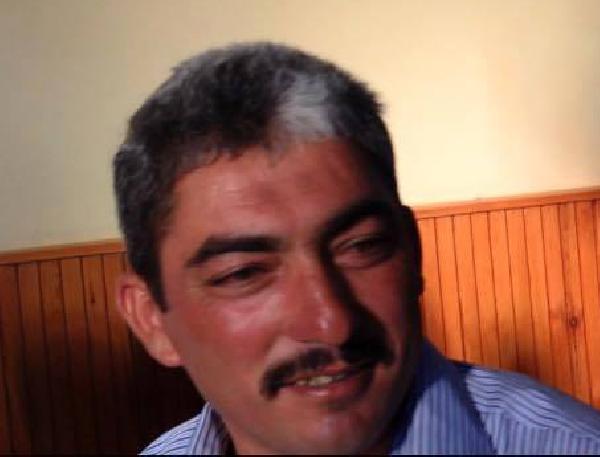 Devrilen traktörün altında kalan anne ile oğlu öldü