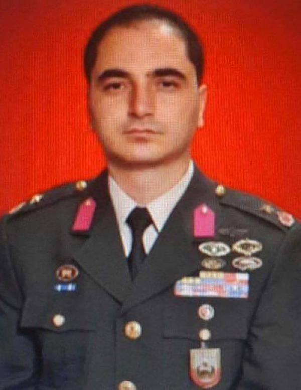 Yarbay Çelikcan’ın baba evine ateş düştü