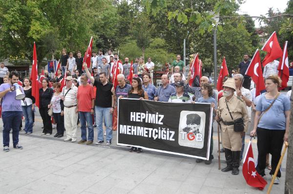İzmit'te TGB'liler terörü protesto etti