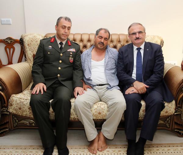 Yarbay Çelikcan’ın baba evine ateş düştü (2)