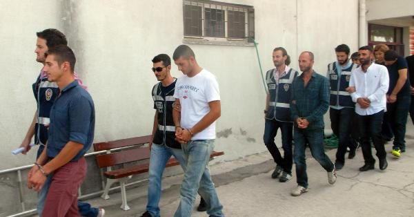 Ayvalık'ta 19 kaçak, 7 organizatör yakalandı
