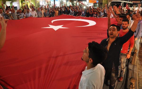 Sivas, şehitler için sokağa döküldü
