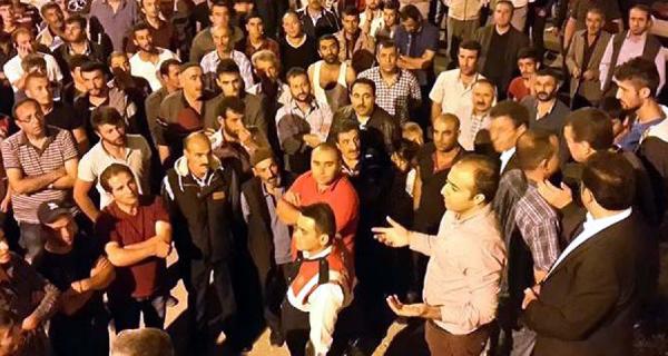 Dağlıca katliamı protestosunda yol kesip kimlik sordular