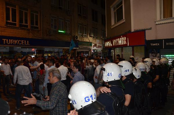 Gebze’de HDP Binasına girmek isteyen grep ile polis arasında gerginlik