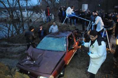 Edirne'de 2 arkadaşın otomobille nehre uçtuğu sanılıyor (2)