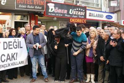 CHP'li gençlerden AK Partili Babuşcu'ya istifa çağrısı