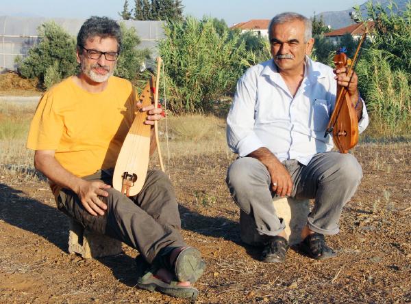 İtalyan müzisyen yörük enstrümanlarını inceledi