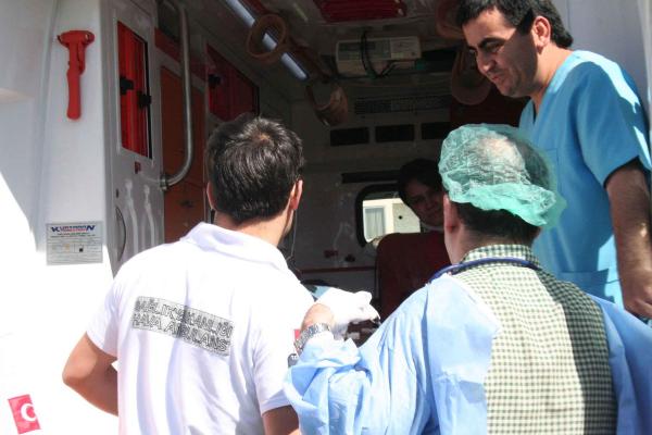 Havuza düşen çocuğa ambulans helikopterle sevk