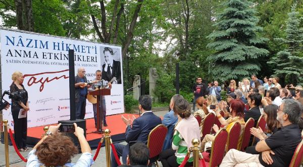 Nazım Hikmet mezarı başında anıldı