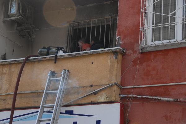 Diyarbakır'da korkutan yangın: 3 kişi dumandan etkilendi