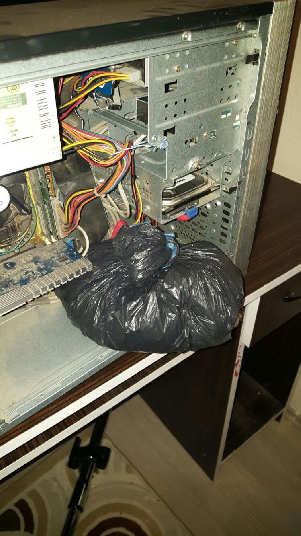 Yarım kilo esrarı bilgisayar kasasına saklamış